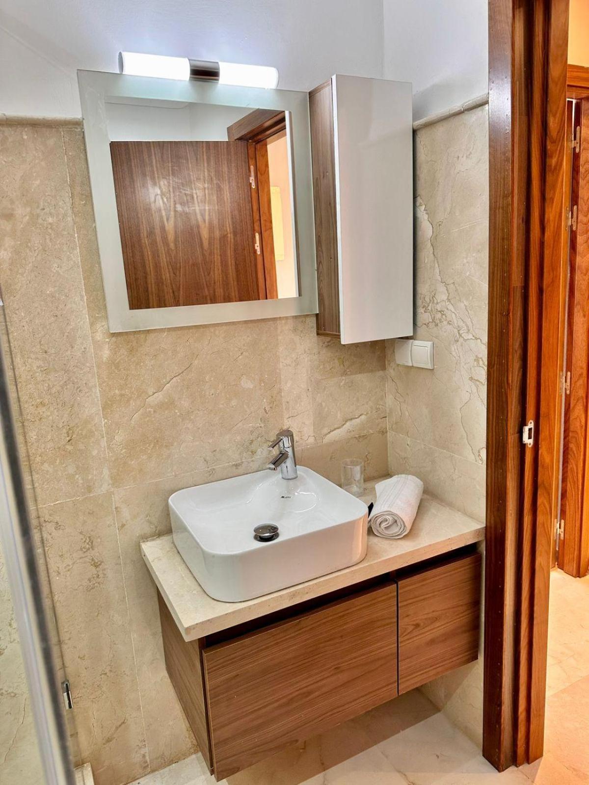 Appartement Luxueux Avec Piscine 10 Minutes Du Centre Ville Marrakesh Eksteriør billede